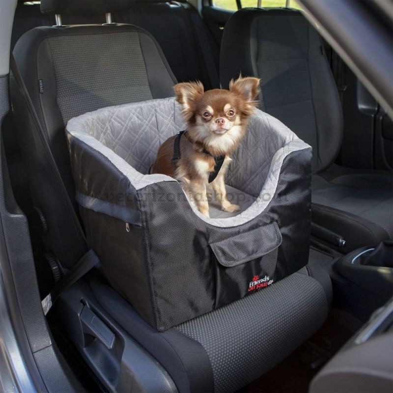 Existen los asientos de coche para perros pequeños y son geniales