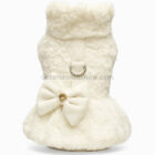 Abrigo arnés beige para perro con efecto pelo, lazo decorativo y corazón de cristal, ideal para razas pequeñas.