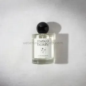 Perfume Masco Beauty para perros bergamota y vainilla sobre fondo neutro.