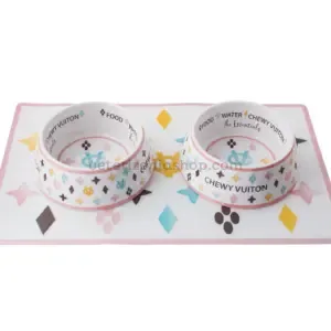 Set comederos + mantel Chewy Vuiton White (Small) – BPA-free, antideslizante