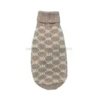 Jersey para perro 100% lana merino color caramelo con diseño jacquard, cálido, suave y fabricado en Italia.