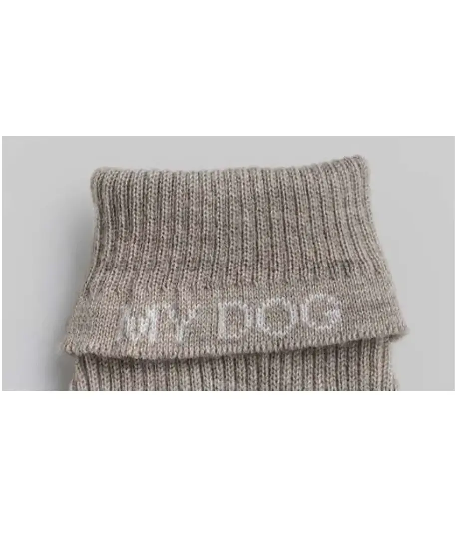 Jersey para Perro Lana Merino Cuerda – Súper Cálido y Elegante | Veterizonia Jersey para perro de lana merino 100% color cuerda – detalle del cuello