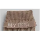 Detalle del cuello del jersey para perro lana merino 100% color caramelo