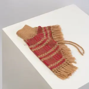 Poncho Camelberry para perros con cordón ajustable y apertura para correa