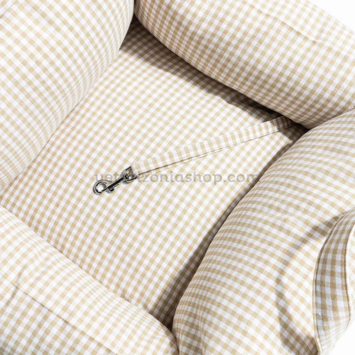 Detalle asiento de coche para perros desenfundable beige con correa | Veterizonia