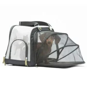 Perro pequeño dentro de transportadora Mesh Bag Xtra transpirable