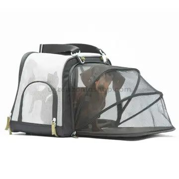 mesh-bag-xtra-expandida Perro pequeño dentro de transportadora Mesh Bag Xtra transpirable