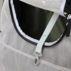 Interior de mochila para mascotas con mosquetón de seguridad