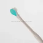 Parte trasera del cepillo dental para perros con limpiador lingual de silicona.