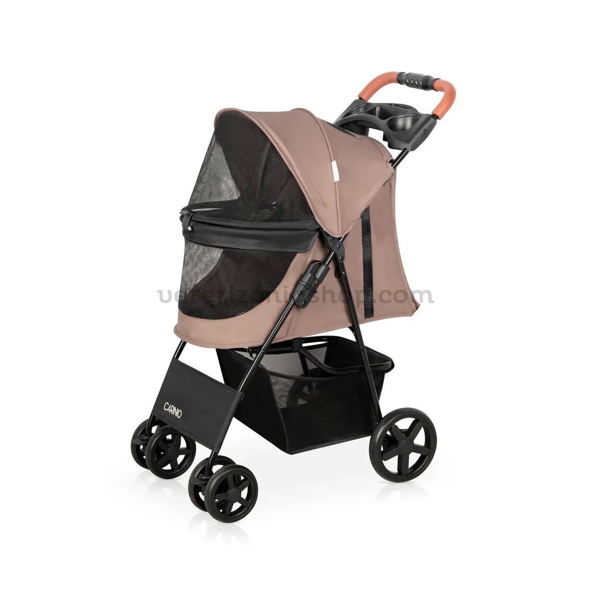 Carrito FINU Mousse con capota cerrada, vista de tres cuartos Carrito FINU Mousse con capota cerrada, vista de tres cuartos