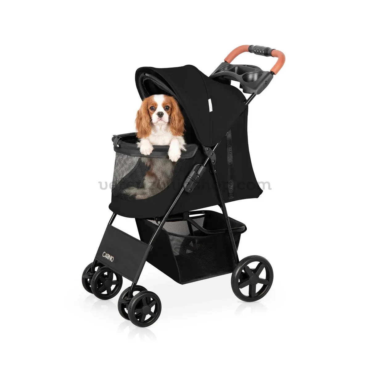 Perro pequeño en el carrito FINU Carbon con capota abierta