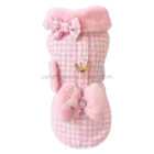 Abrigo arnés para perro de cuadros Vichy rosa y blanco, con cuello de pelo, dos lazos y anillas doradas.