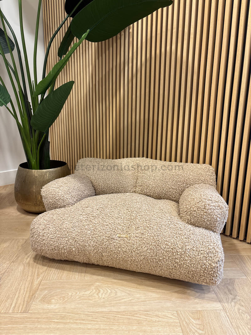 Cama sofa rectangular Teddy beige Cama sofá rectangular Teddy beige con respaldo y laterales elevados